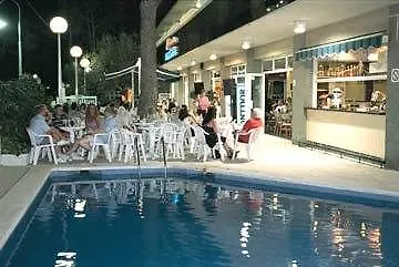 玛丽娜达酒店 萨洛